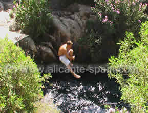 algar_5_jumping_into_the_water.jpg
