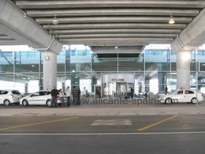 taxi-stop-outside-arrival-area-alicante-airport Alicante airport taxi